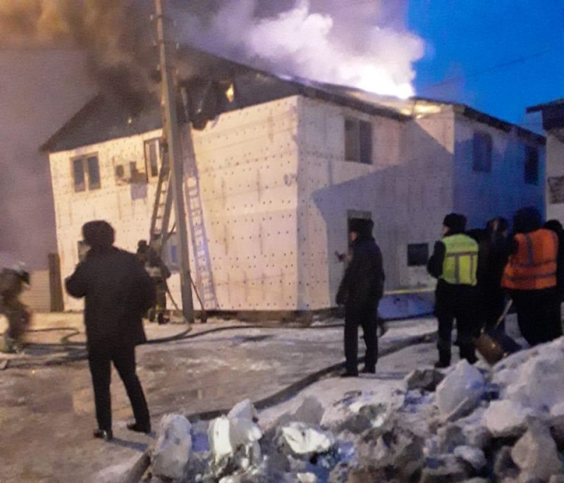 В Коктале сгорело двухэтажное общежитие   