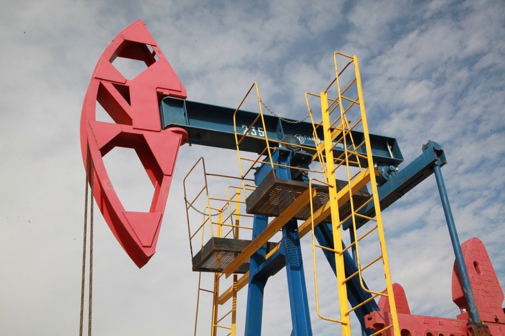 На сколько Казахстан сократил добычу нефти 