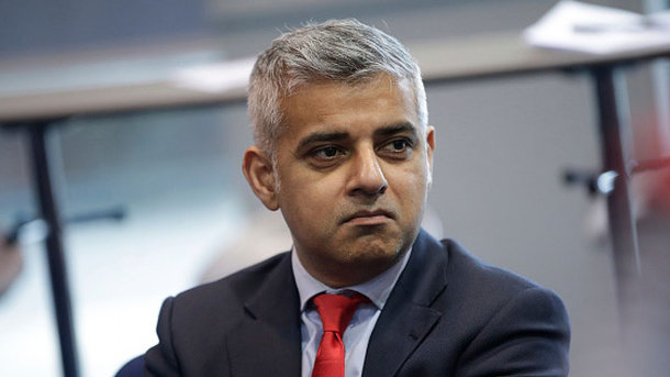 Мэр Лондона сократил себе зарплату из-за пандемии COVID-19
