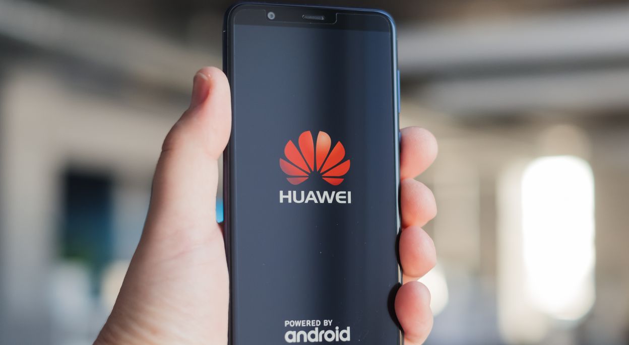 Компания Huawei оспорила внесение в американский черный список   