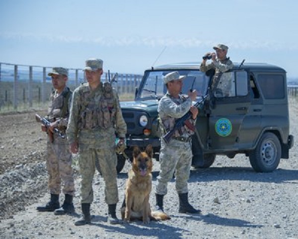 На казахстанско-российской границе задержали россиян с патронами  