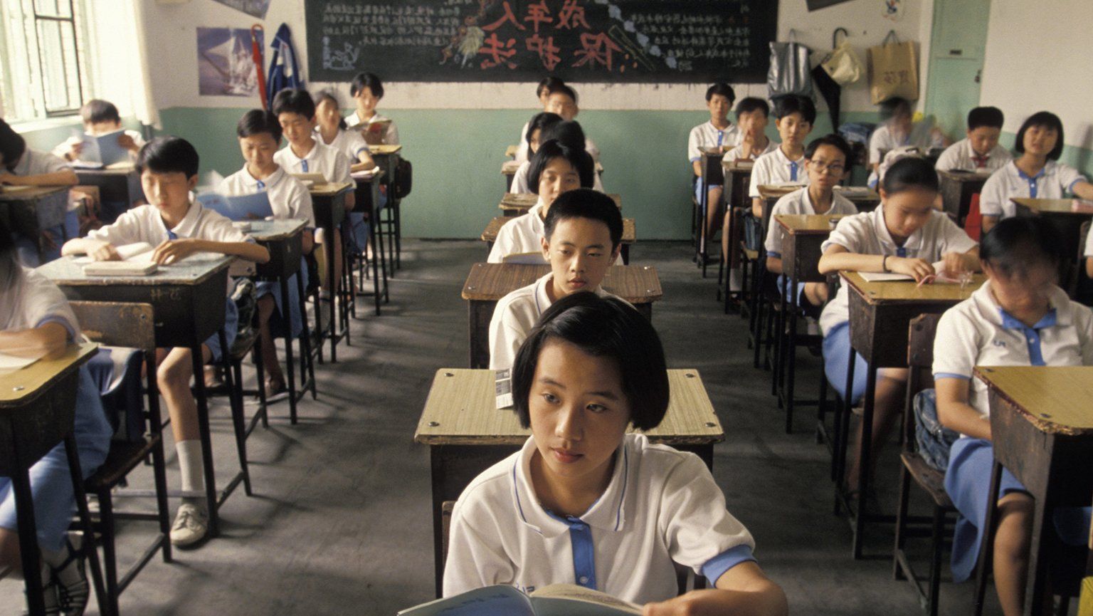 Ученикам запретили пользоваться мобильными телефонами в школах Китая  