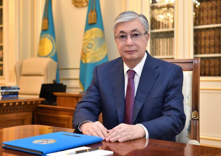 Президент поздравил казахстанцев с Днем госсимволов  