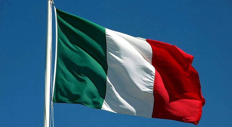 Итальянцы выступили за сокращение количества мест в парламенте   