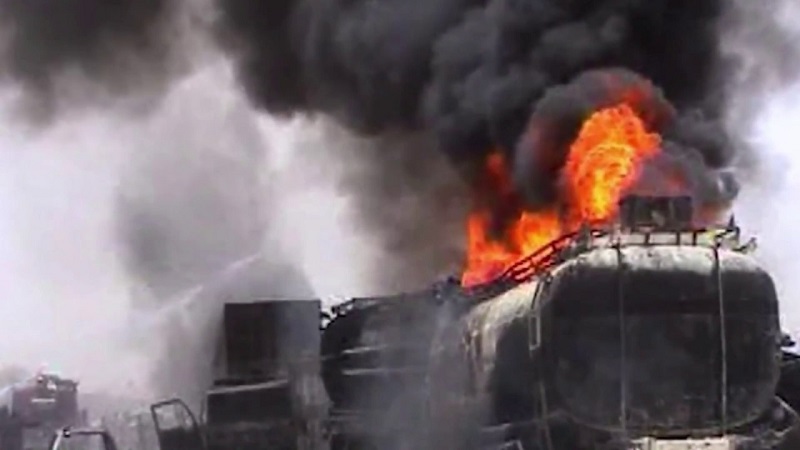 Пожар в поезде унес жизни 60 человек в Пакистане 