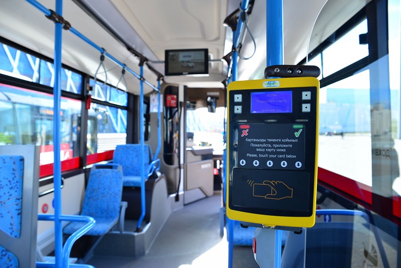 Именную транспортную карту школьникам для бесплатного проезда в автобусе можно оформить онлайн  