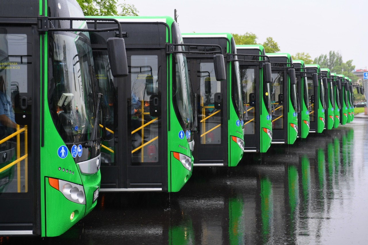 В Алматы обновили автобусы еще на двух маршрутах   