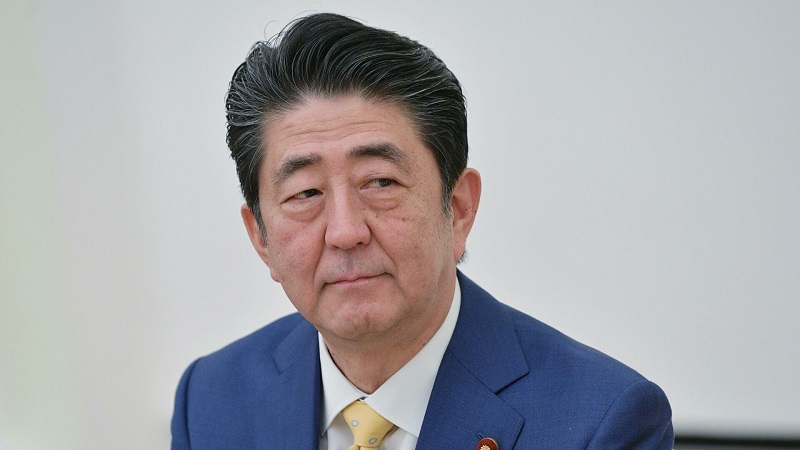 Синдзо Абэ призвал поддержать кандидатуру Есихидэ Суги в качестве нового премьера Японии   
