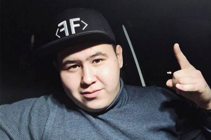Казахстанский музыкант Иманбек Зейкенов получил награду Billboard Awards  