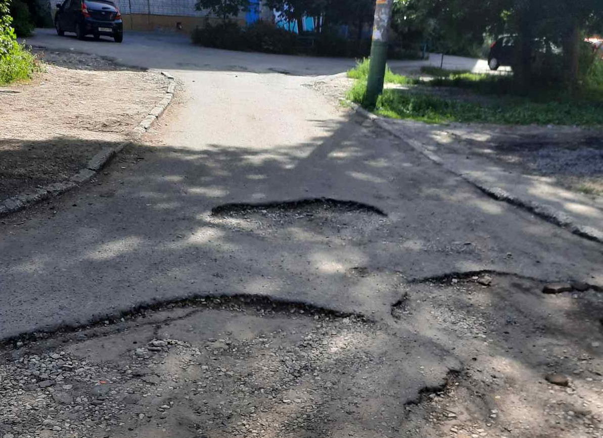 Районную дорогу окончательно разбили при подготовке к посевной в Костанайской области  