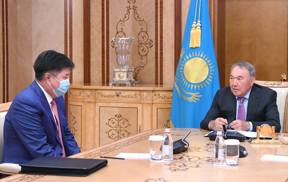 Нұрсұлтан Назарбаев Жоғарғы Соттың төрағасы Жақып Асановты қабылдады 