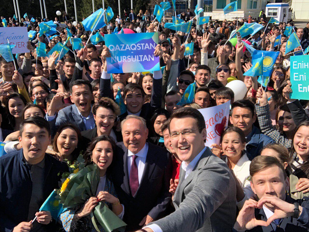 президент казахстана с народом