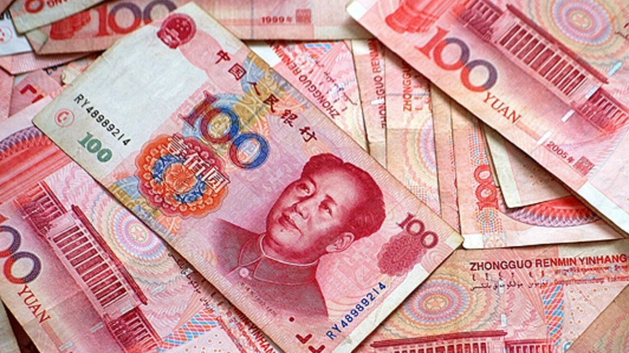 Курс юаня вырос до трехлетнего максимума 