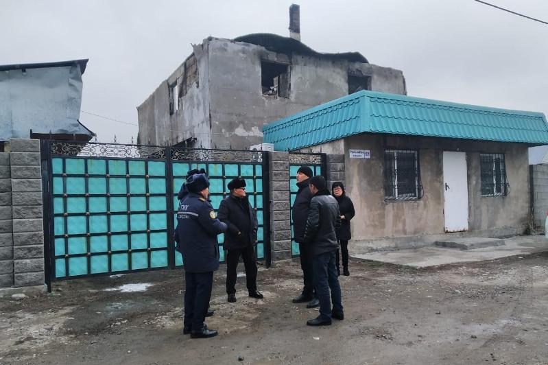 Акимат района окажет помощь семье погибших в ночном пожаре в Алматинской области