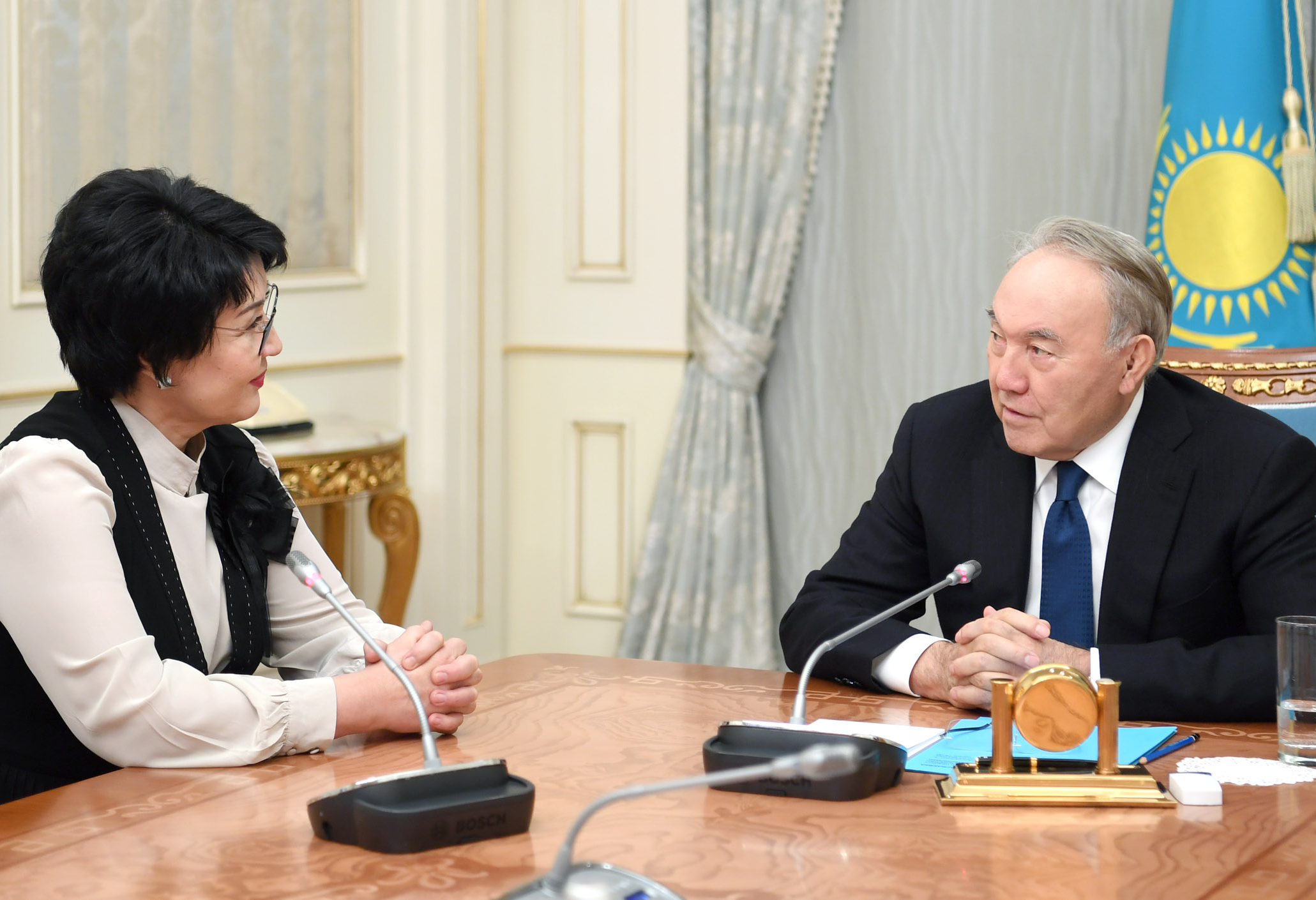 Нурсултан Назарбаев встретился с народной артисткой РК Жанией Аубакировой