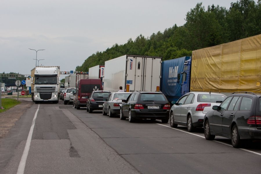 Жүргізушілер Қазақ-Ресей шекарасындағы кептелістерге наразы 