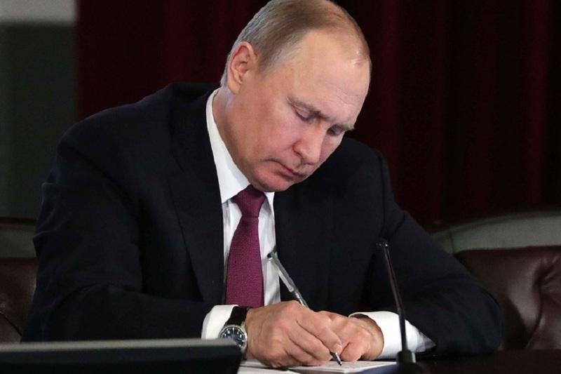 Путин «Ресей халқы Ассамблеясы» ұйымын құру туралы Жарлыққа қол қойды  