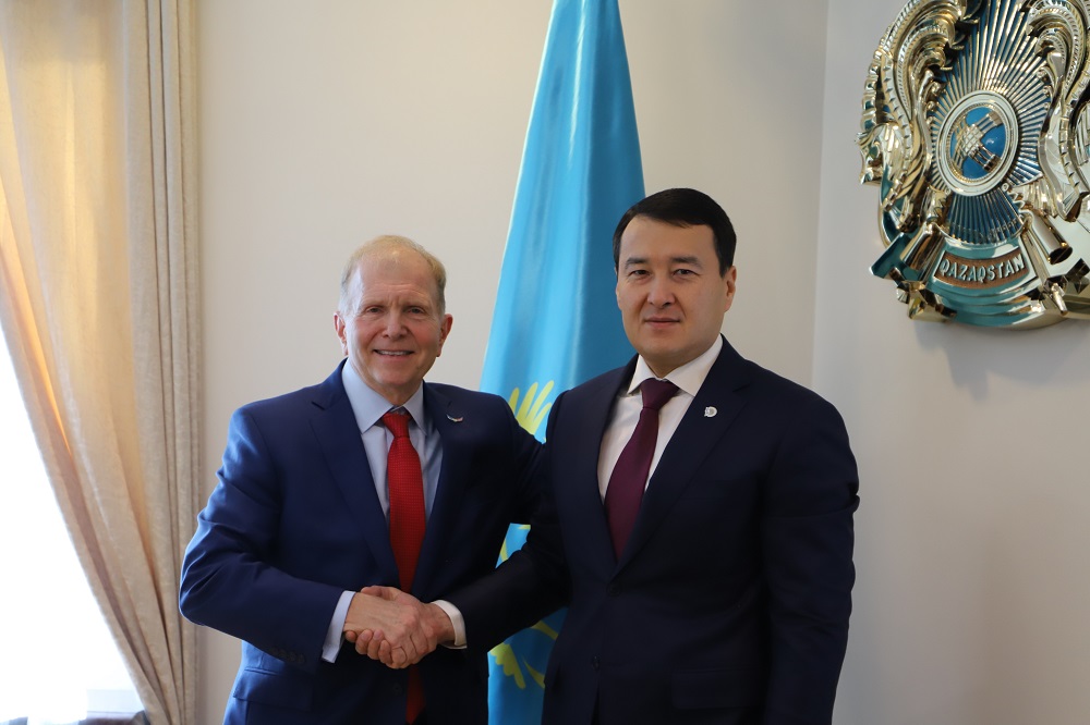Алихан Смаилов обсудил с послом США в РК вопросы развития экономического сотрудничества 