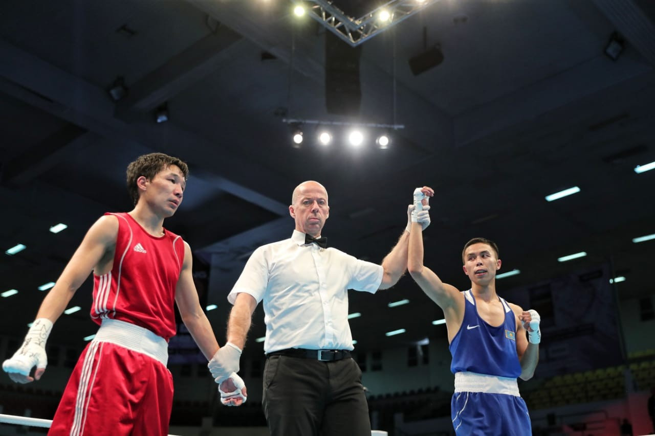 Сәкен Бибосынов бокстан Олимпиадаға іріктеу турнирін жеңіспен бастады 