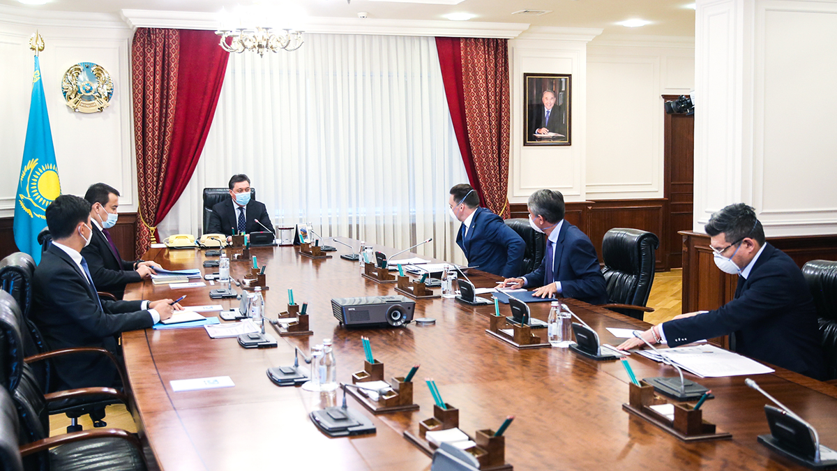 Аскар Мамин обсудил с главой ЕАБР реализацию инвестпроектов в Казахстане