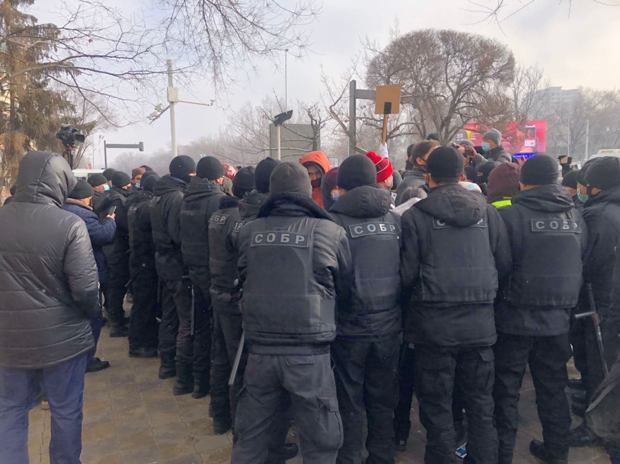 Митингующие в Алматы покинули площадь Республики