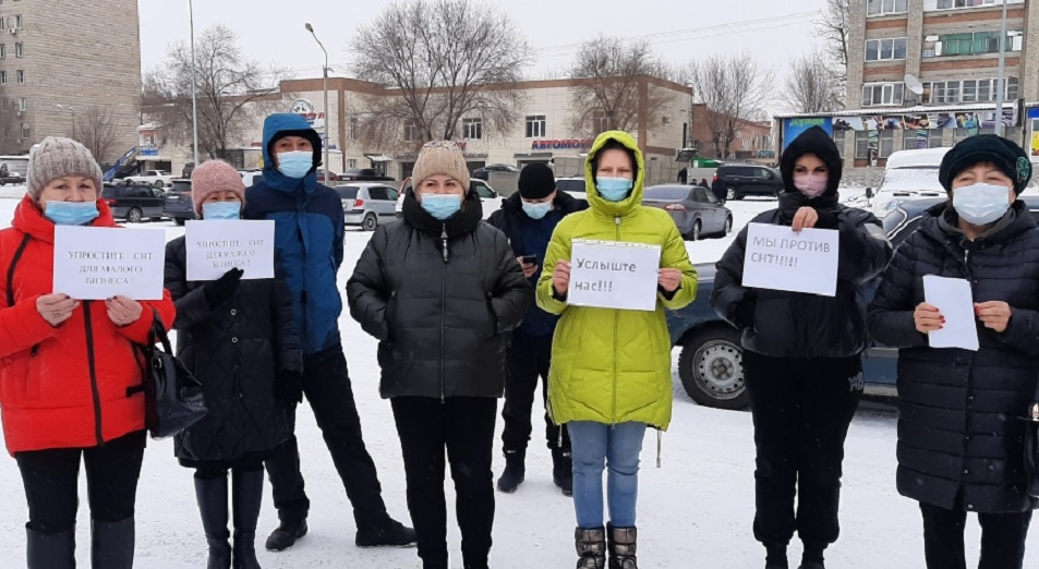 Владельцы маленьких продуктовых магазинов в Усть-Каменогорске вышли на флешмоб