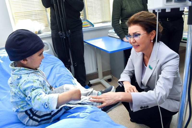 Дариға Назарбаева Еревандағы балалар онкологиясы орталығында болды  