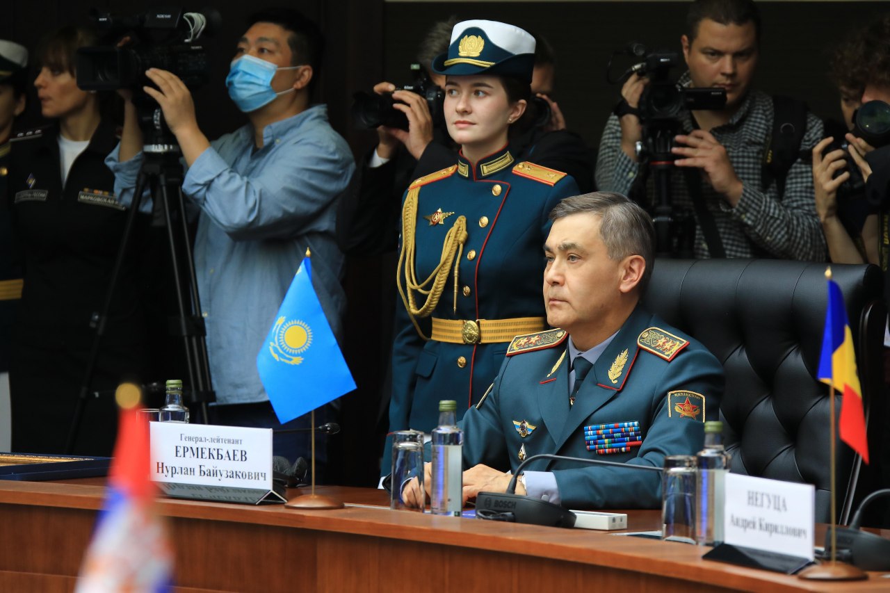 Нурлан Ермекбаев принял участие в совместном заседании глав оборонных ведомств ШОС, СНГ и ОДКБ