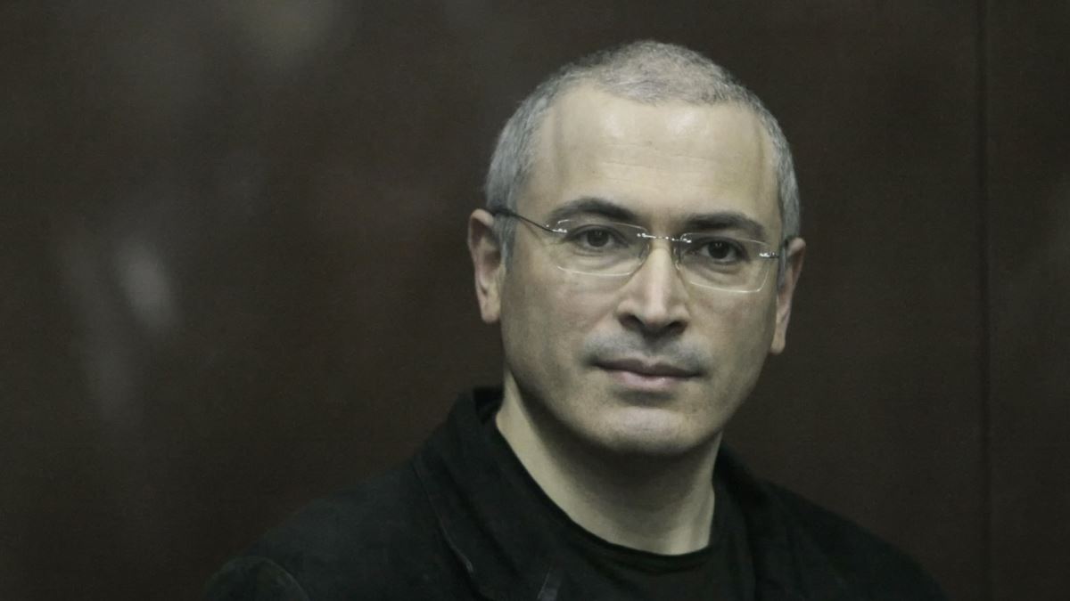 Путин заявил, что помиловал Ходорковского из-за умирающей мамы