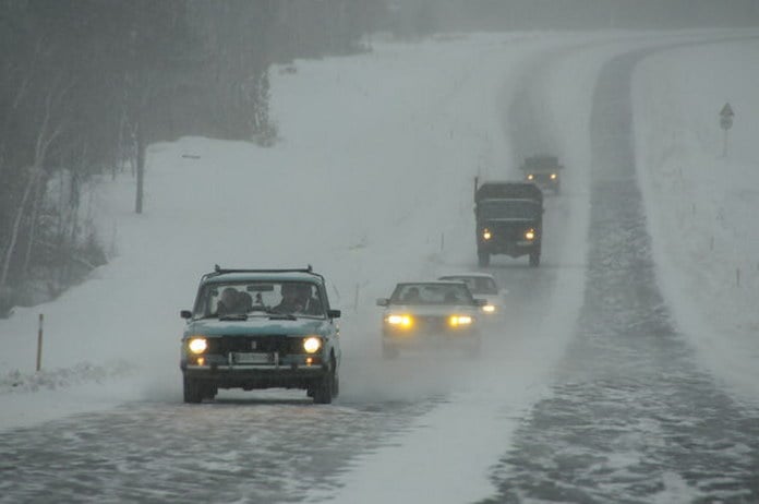 400 машин оказались в снежном плену в Актюбинской области