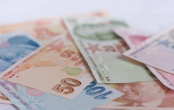 Турецкая лира подешевела на 10% после увольнения главы ЦБ