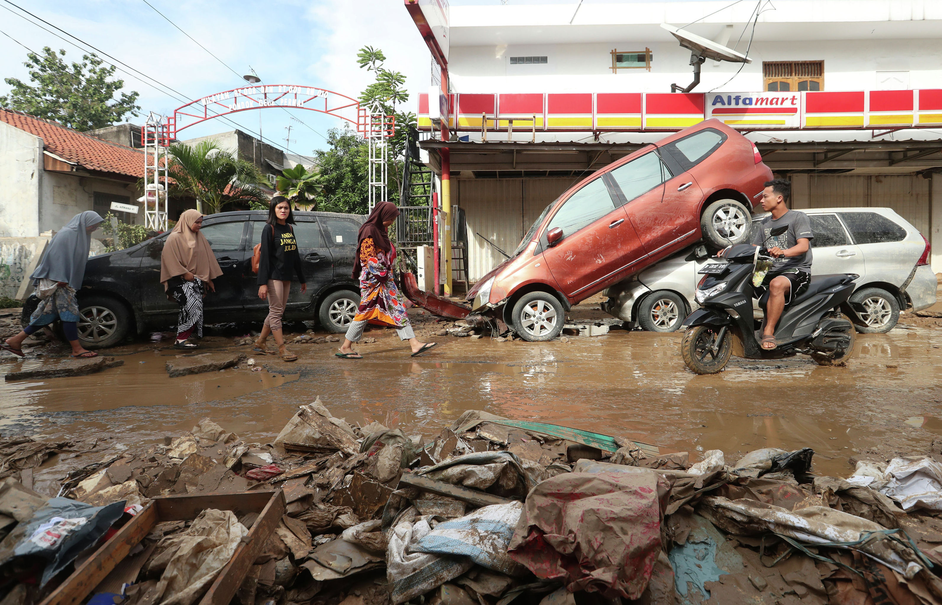 В Индонезии 53 человека погибли в наводнении