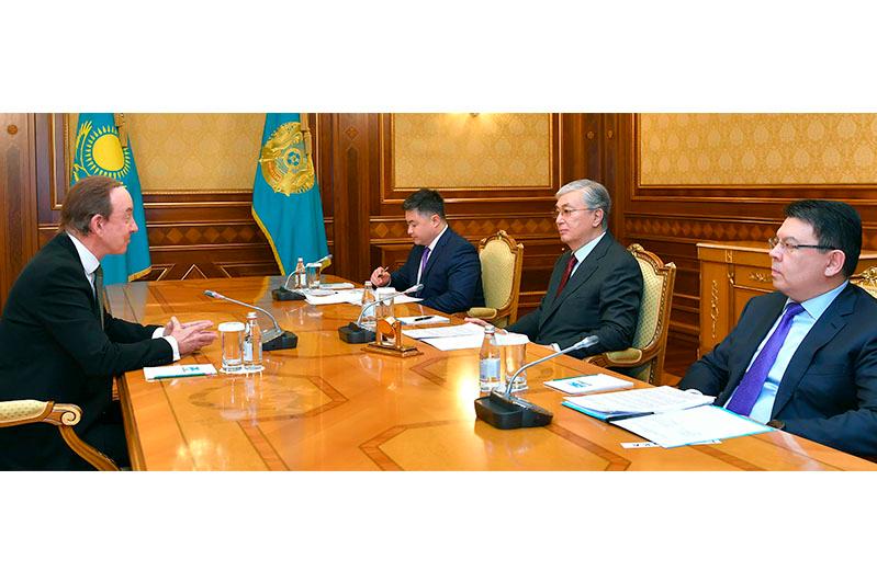 Глава государства принял президента авиакомпании Air Astana Питера Фостера