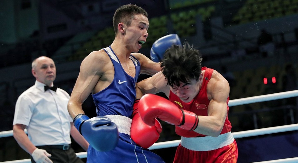 Казахстанский боксер победил бронзового призера ЧМ-2019 со счетом 5:0