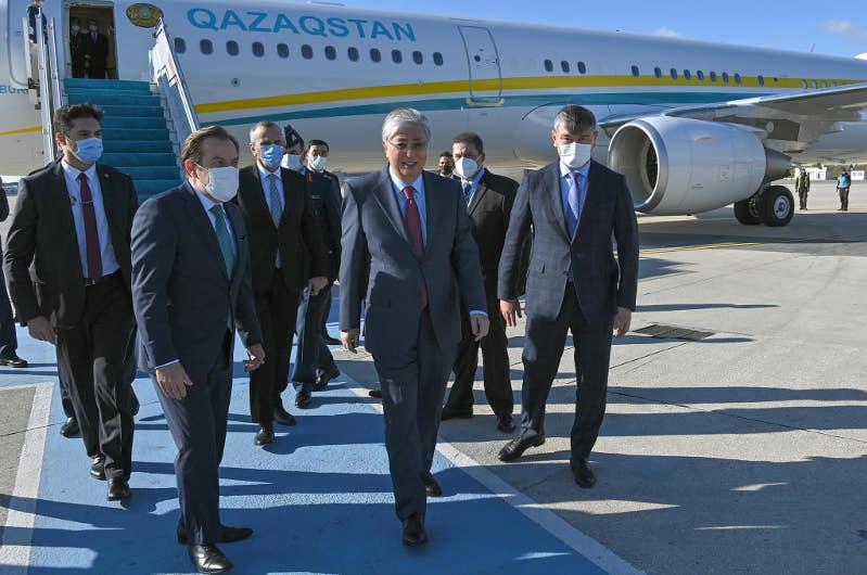 Президент РК прибыл в Стамбул