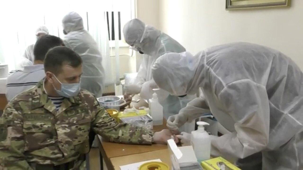 Около 2000 военнослужащих Алматы сдали ПЦР и экпресс-тесты на коронавирус