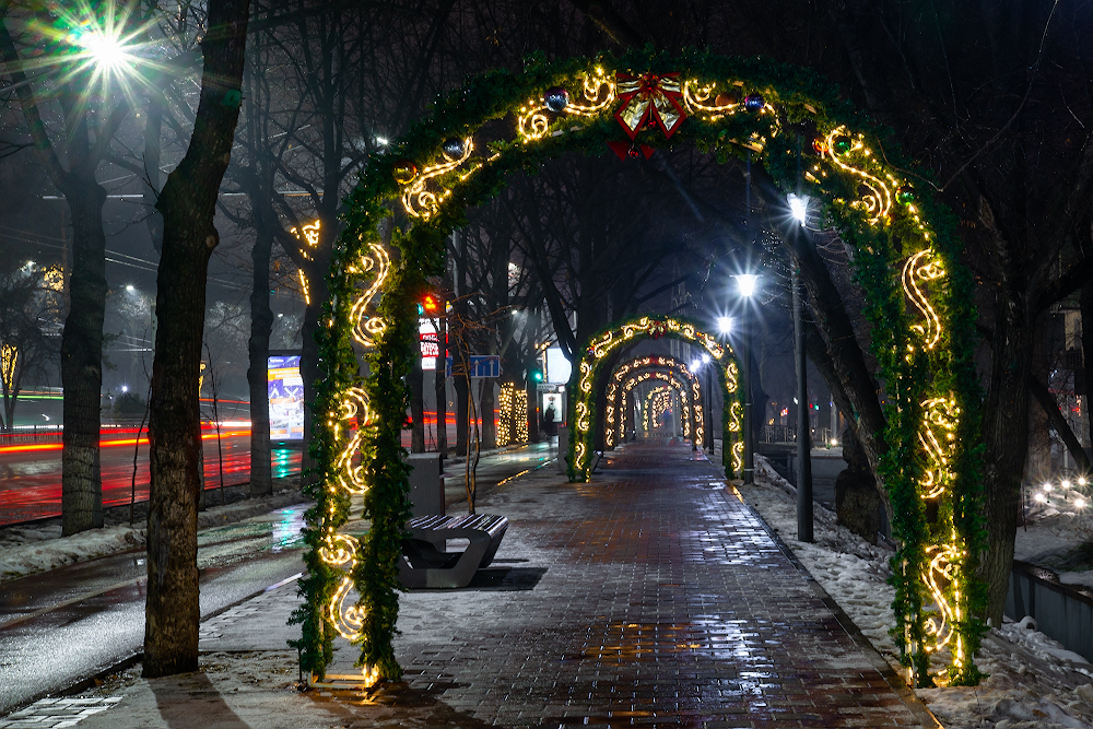Новогоднее украшение Алматы стало намного «скромнее»