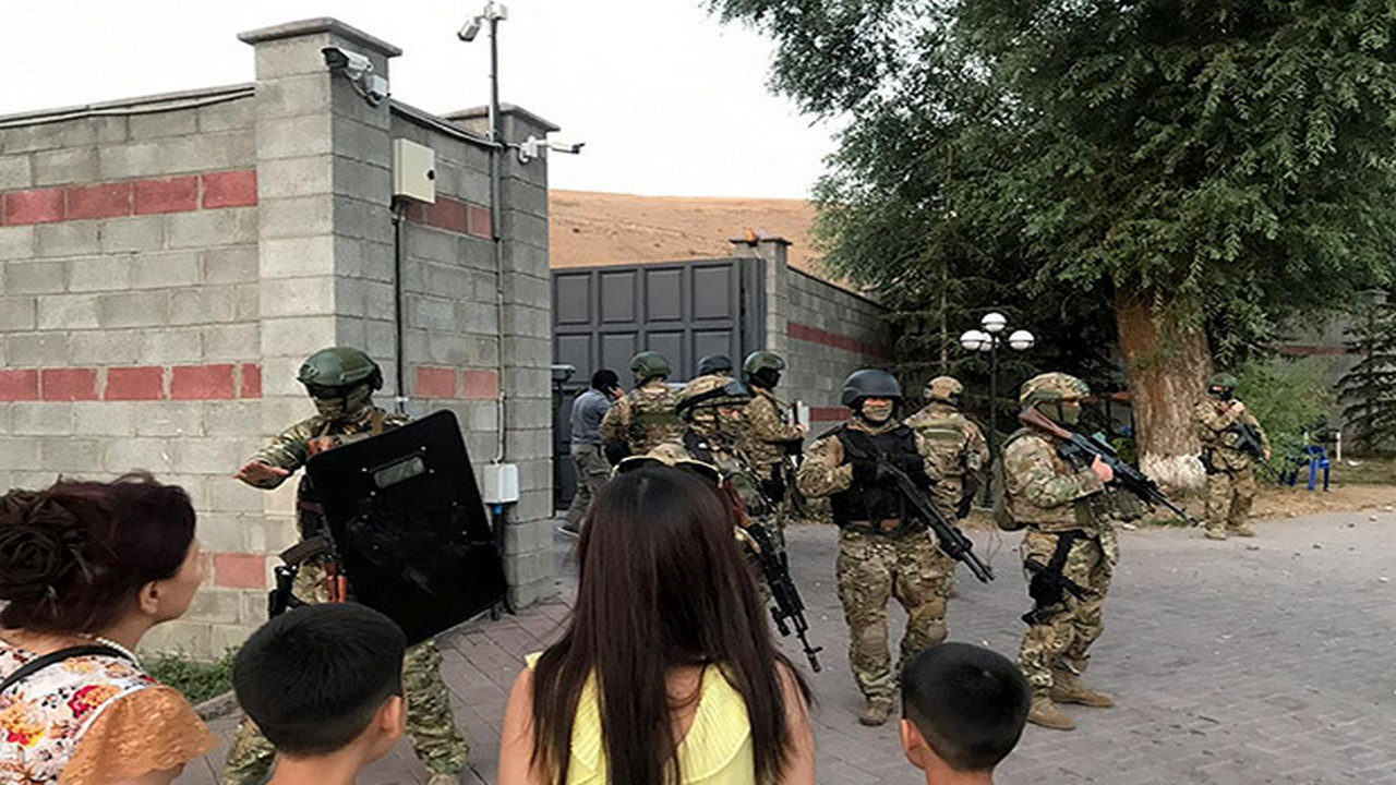 Во время беспорядков в столице Кыргызстана пострадали 16 человек