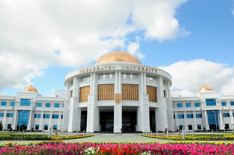 Елбасы Nazarbayev University түлектері мен оқытушыларын құттықтады  