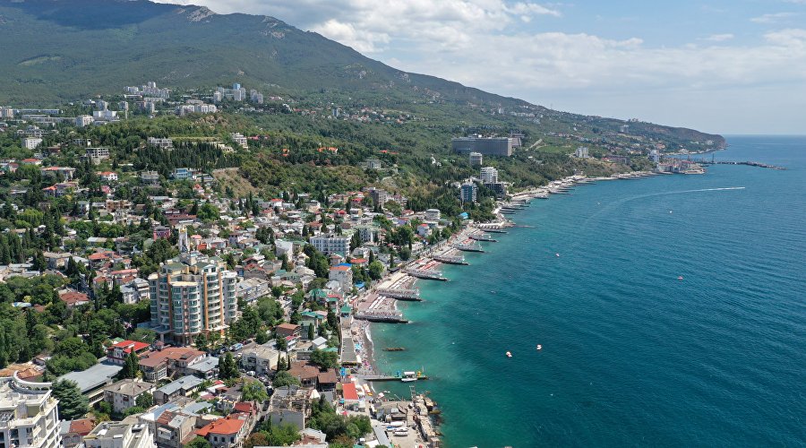 Иностранцам запретили владеть землей в Крыму