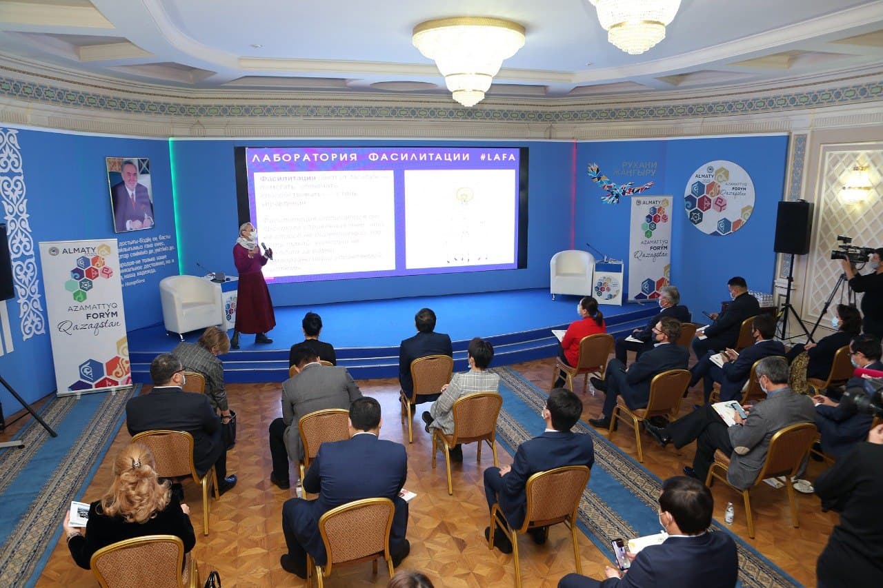 Ержан Бабакумаров провел сессию гражданского форума по сотрудничеству НПО и акимата Алматы