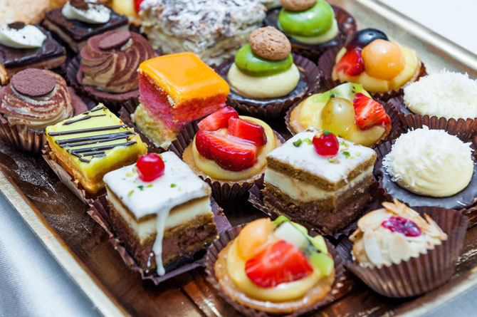 Диетологи из Франции объяснили, как есть сладкое и не толстеть