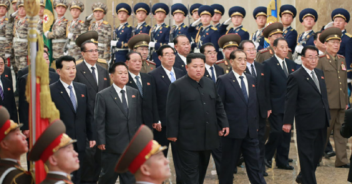 Ким Чен Ын почтил память отца, Ким Чен Ира, в восьмую годовщину его кончины