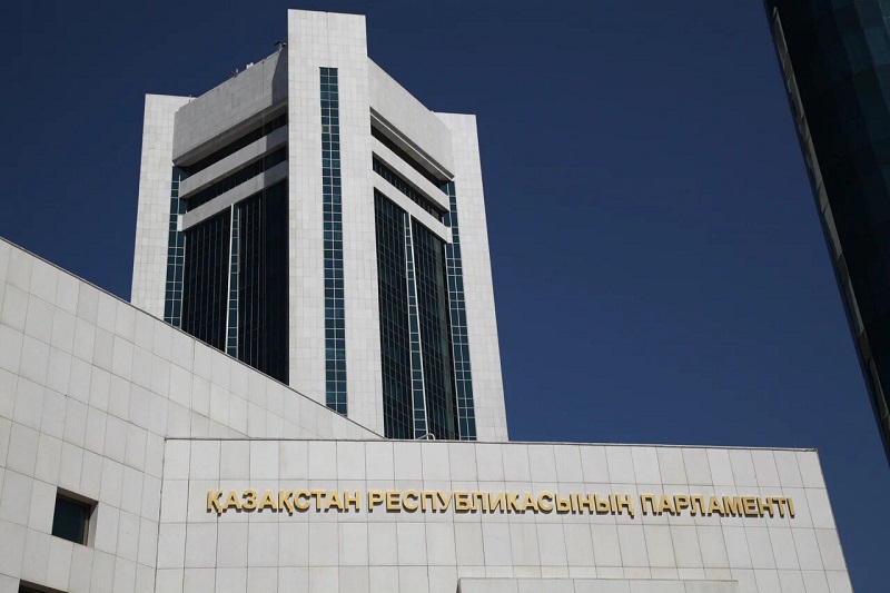 Шесть казахстанских партий допущены к парламентским выборам 