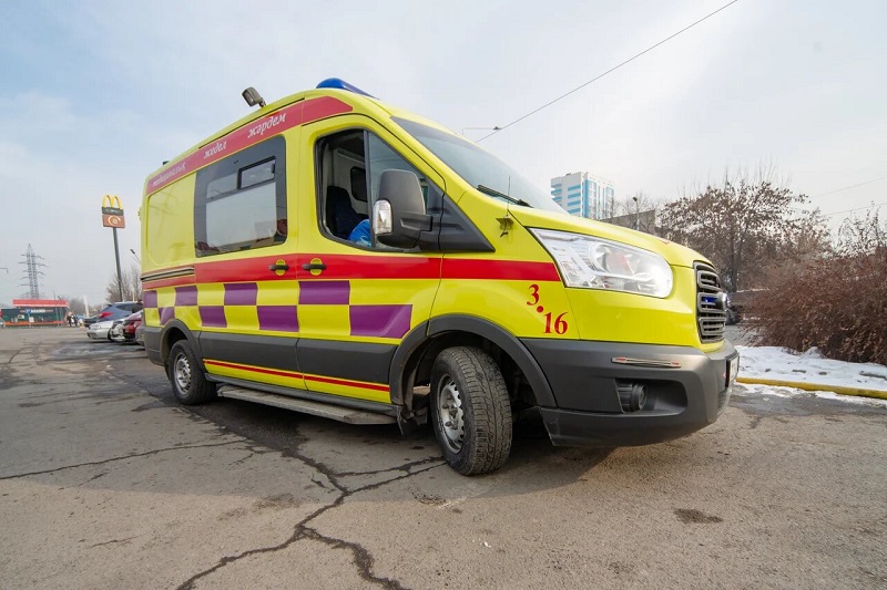 Трое человек погибли после столкновения авто со столбом в Туркестанской области