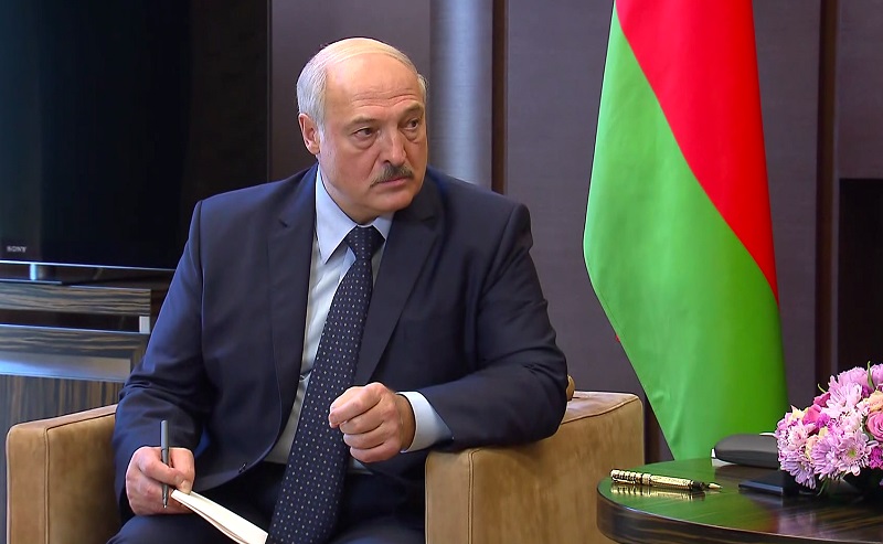 "Упереться и выстоять" призвал белорусов Лукашенко 
