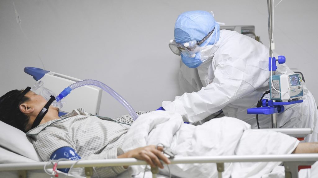 Коронавирус в Казахстане: 546 пациентов находятся в тяжелом состоянии