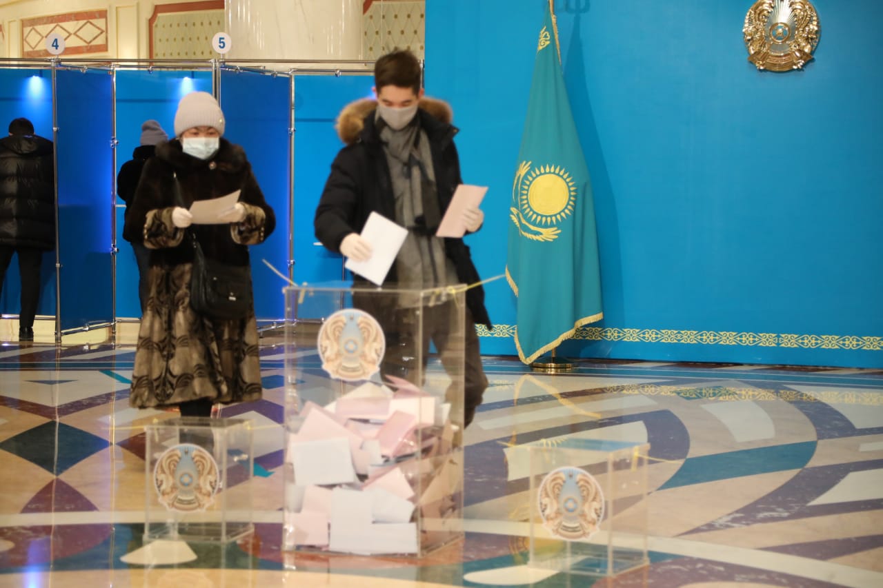 Явка избирателей на парламентских выборах в Казахстане составила 63,3% – предварительные данные ЦИК