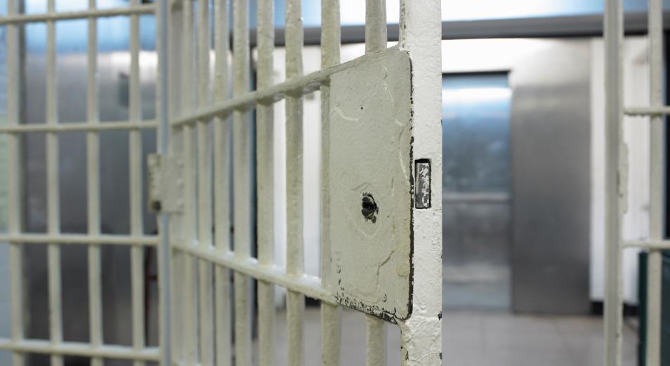 Осужденный за взятку экс-аким Аягоза освобожден из тюрьмы