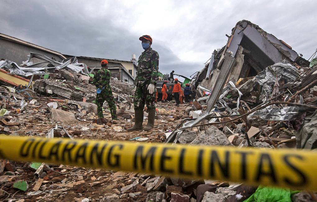 56 человек погибли из-за серии землетрясений в Индонезии